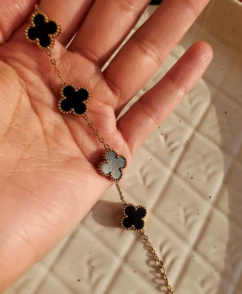 Irish Luck Leaflet Black Bracelet