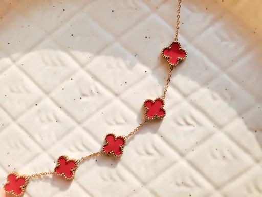 Irish Luck Leaflet Red Bracelet